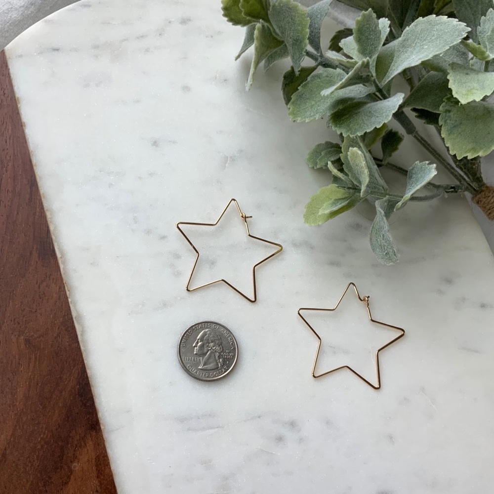 The Mini Arielle - Dainty Wire Star Earrings - Picture 4 of 5
